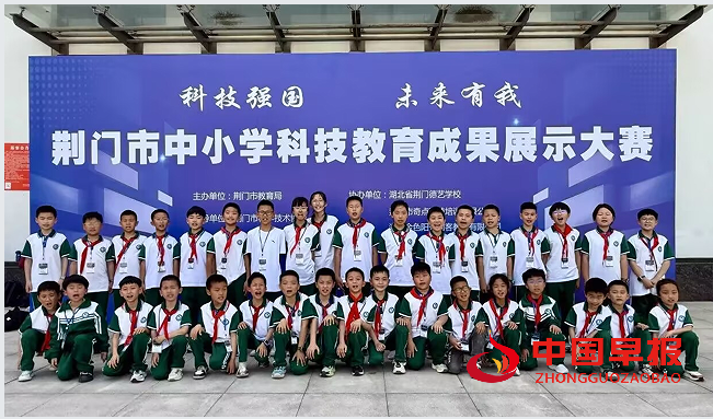 1745370919274190.png 1沙洋一小合影.png