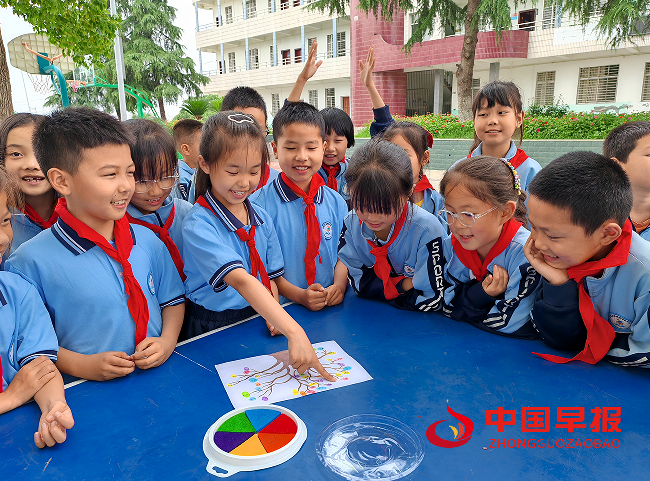 1748941434182895.png 1学生按手印树.png