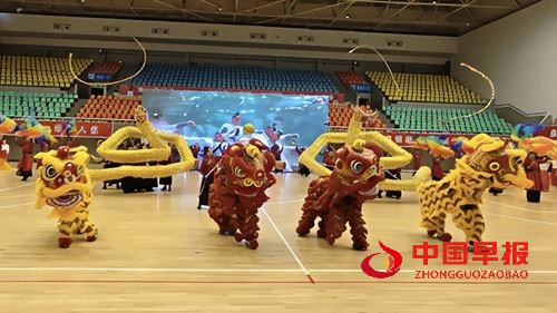 2025年全国老年人健身广场舞大联动湖北主会场(宜昌)活动盛大启幕， 三峡满江红艺术团《舞动宜昌》震撼全场(图7)